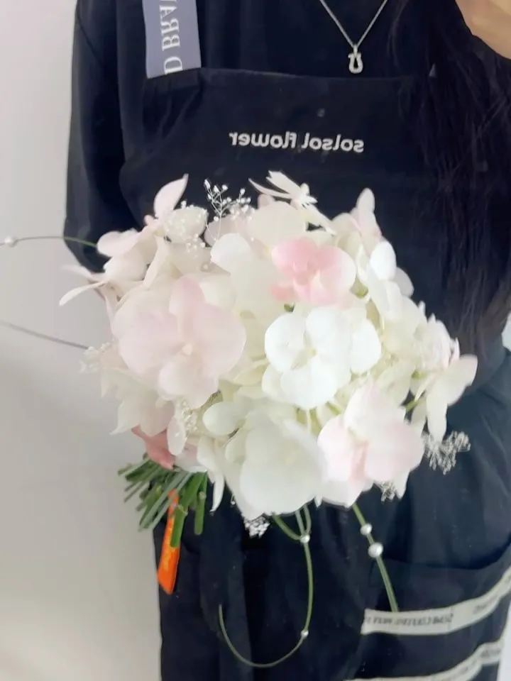 분홍 호접나비 부케